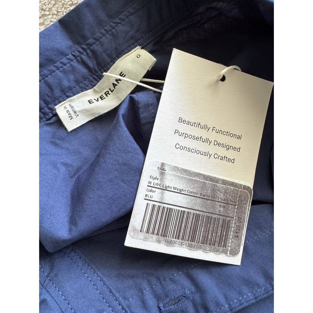 NWT Everlane Lightweight Cotton Barrel Shirt Navy Peony Women’s Size 0 Button Up - Picture 5 of 6